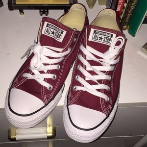 NEVER WORN maroon converse
